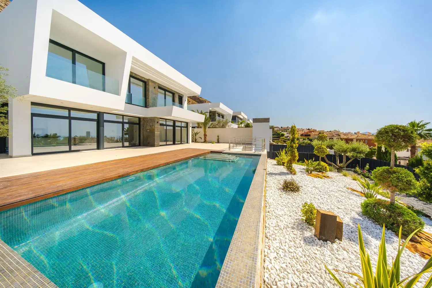 House with pool for sale in Paris