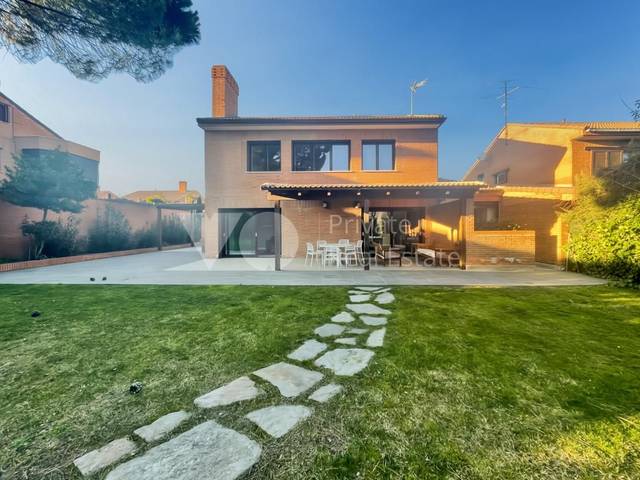 Casa-chalet en Alquiler en Zona Monte El Pilar