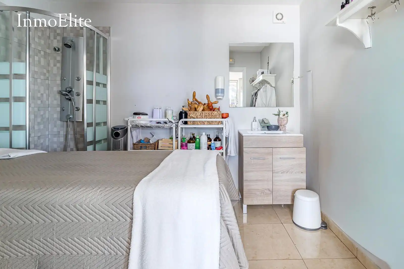 Habitación de Local en venta en Madrid con Aire acondicionado y Alarma