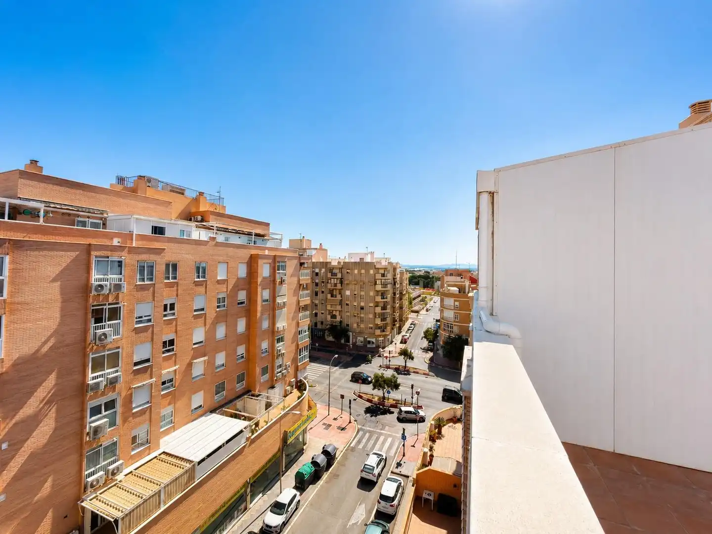 Vista exterior de Ático de alquiler en Almería con Aire acondicionado, Terraza y Amueblado