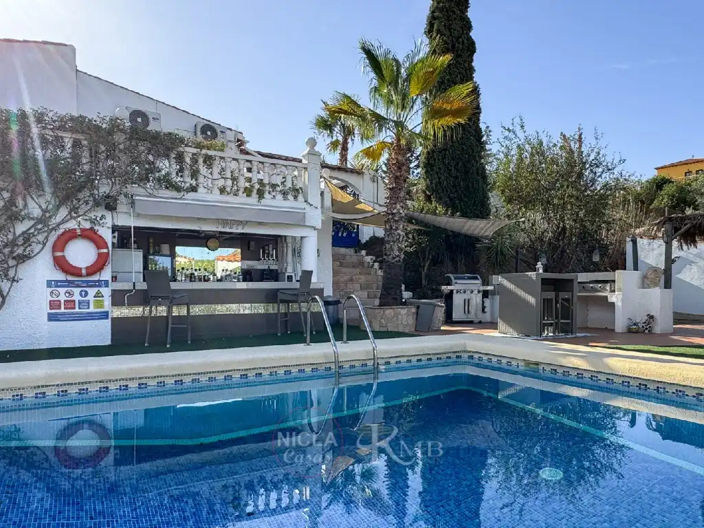 Vista exterior de Casa o xalet en venda en Antas amb Aire condicionat, Jardí privat i Terrassa