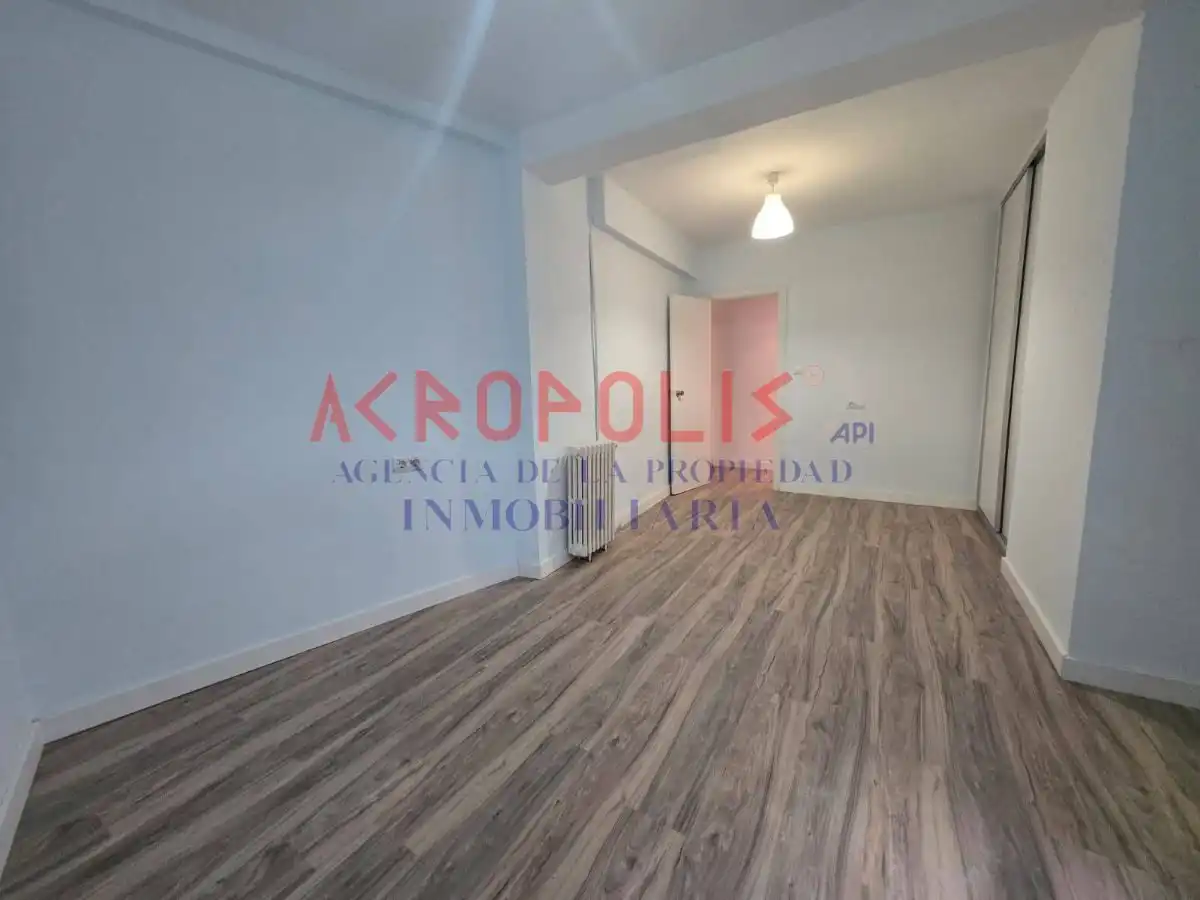 Habitación de Piso en venta en León Capital  con Calefacción