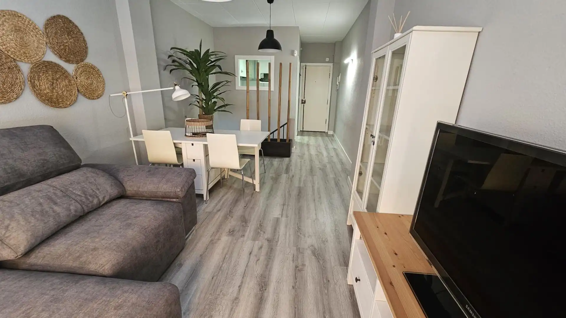 Sala de estar de Dúplex en venta en Calella con Parquet, Terraza y Amueblado