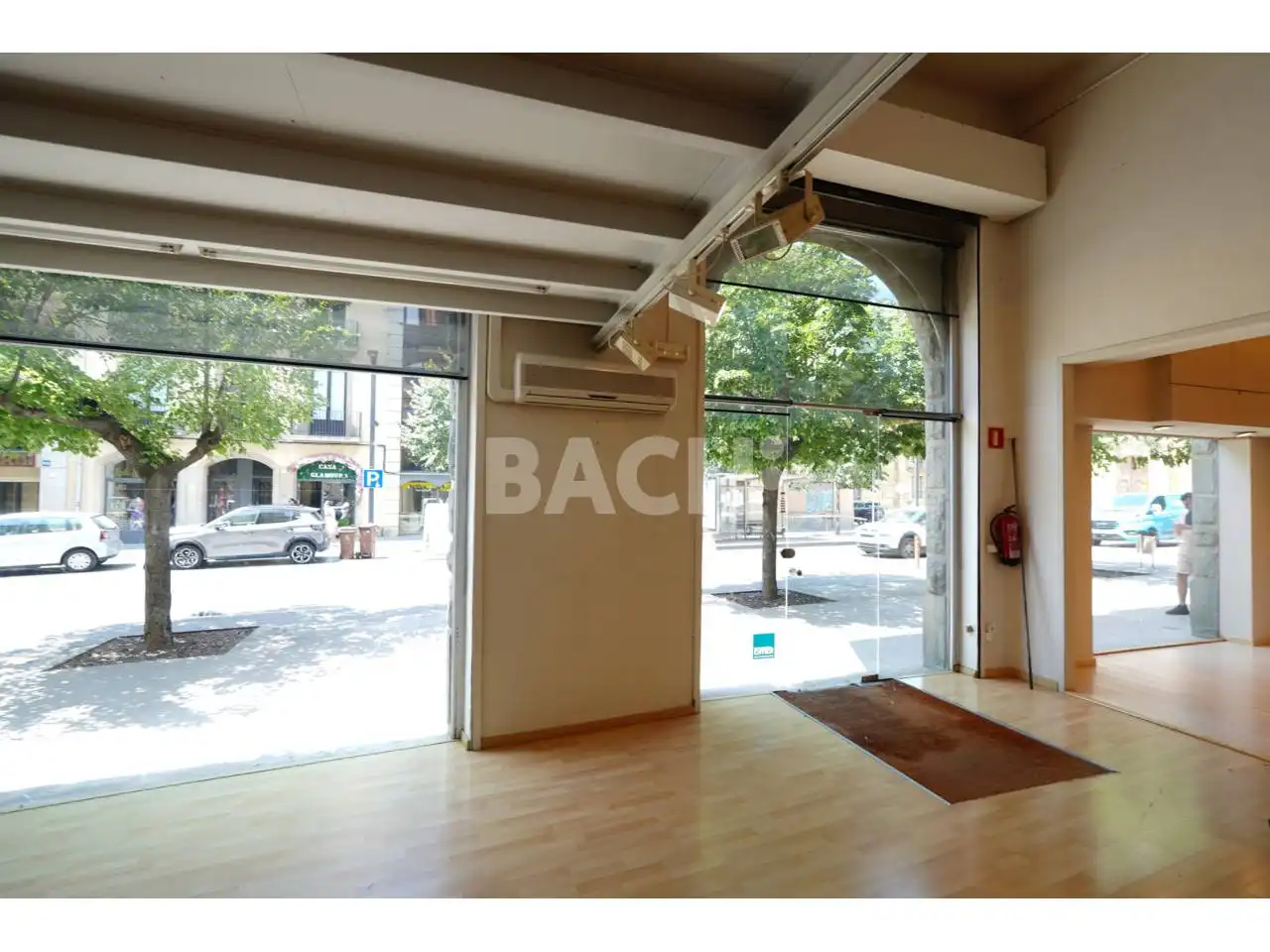 Commercial properties for rent in Vic