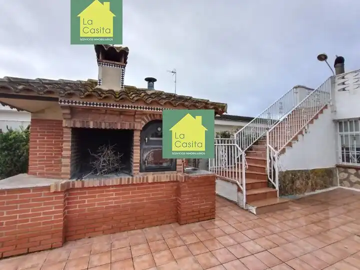 Vista exterior de Casa o xalet en venda en Albacete amb Aire condicionat, Jardí privat i Traster