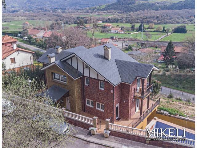 Casa-chalet en Venta en Calle Cianca en Parbayón