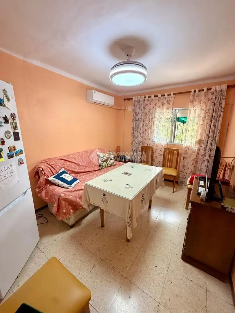 Sala d'estar de Pis en venda en Sevilla amb Calefacció