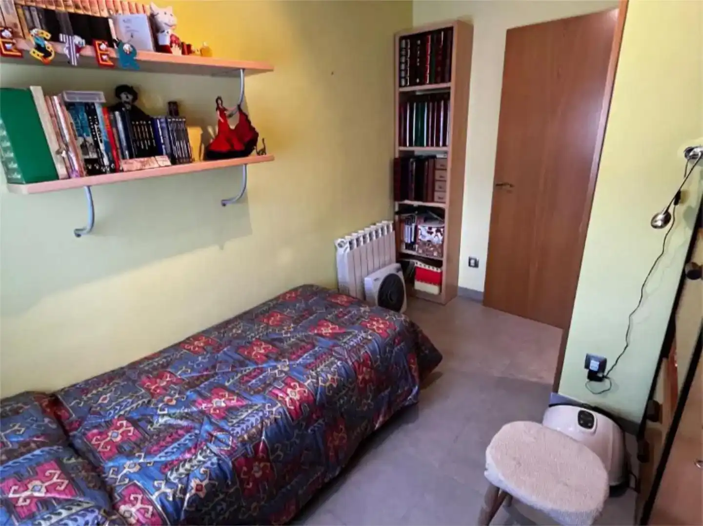 Dormitori de Casa adosada en venda en Flix amb Traster i Moblat