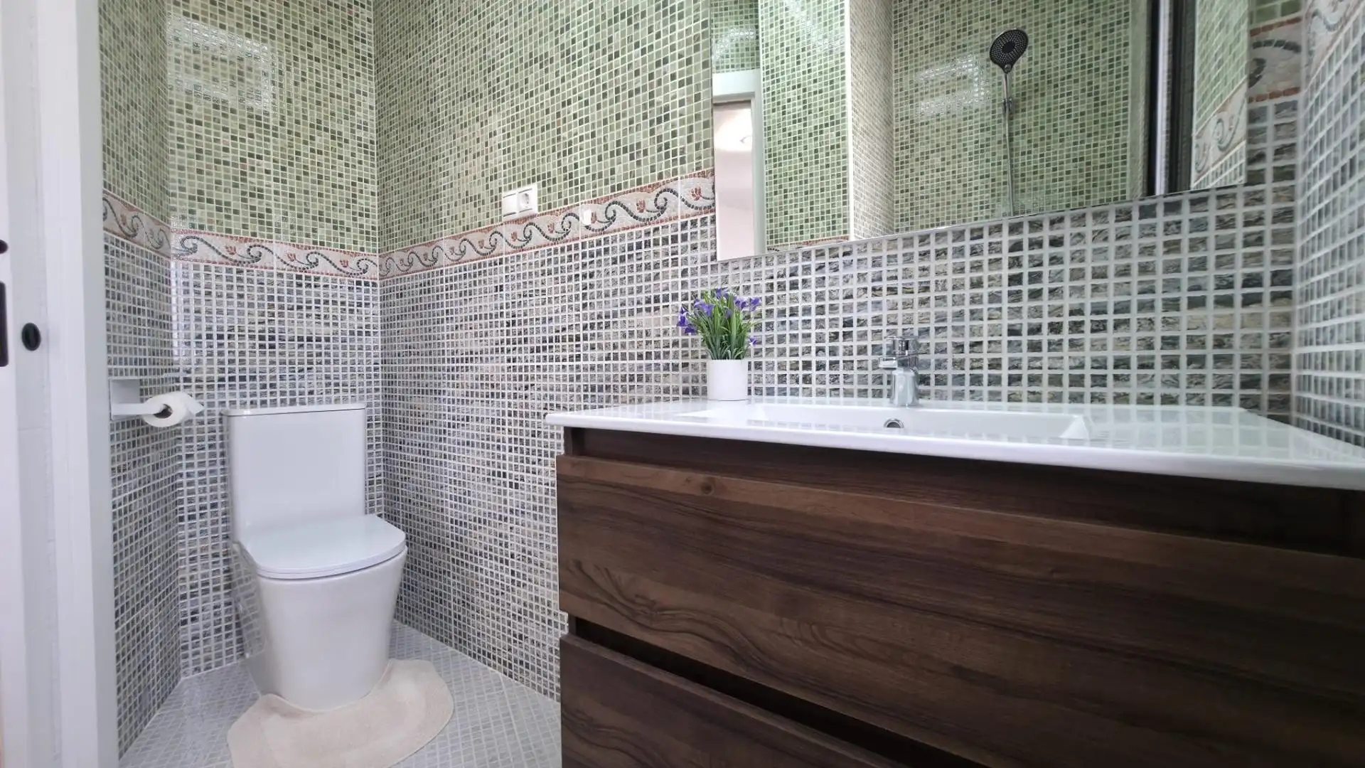 Baño de Piso en venta en Torrevieja con Aire acondicionado y Amueblado