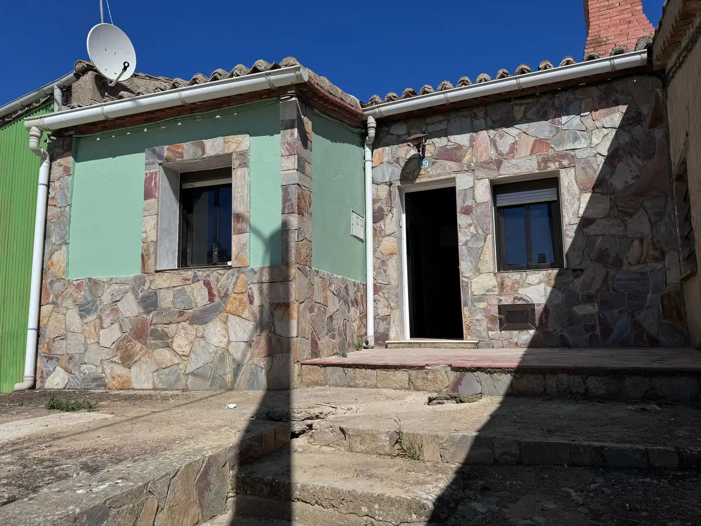 Vista exterior de Casa o xalet en venda en Villardondiego amb Terrassa i Traster