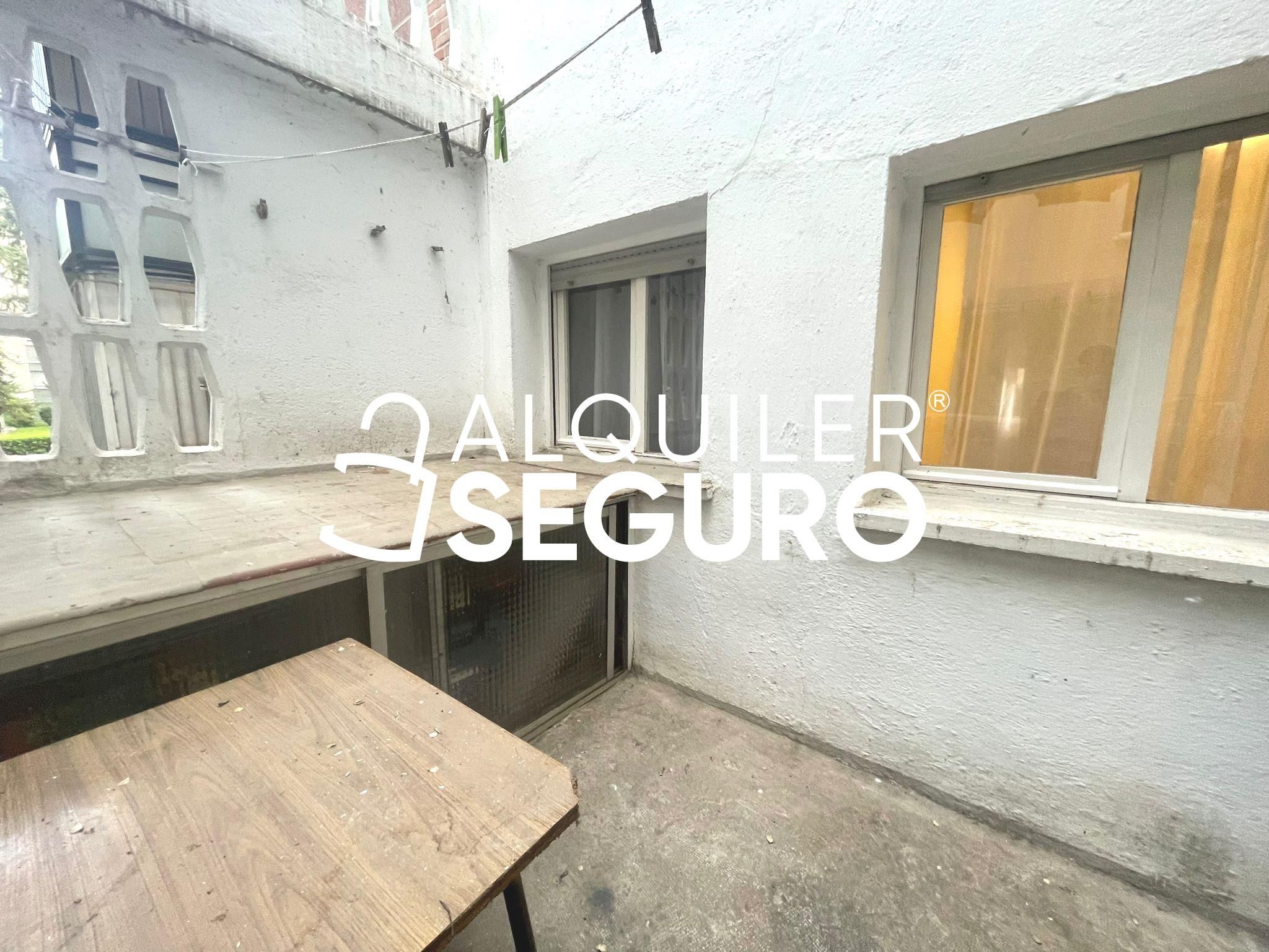 Exterior view of Flat to rent in  Madrid Capital  with Heating, Terrace and Furnished