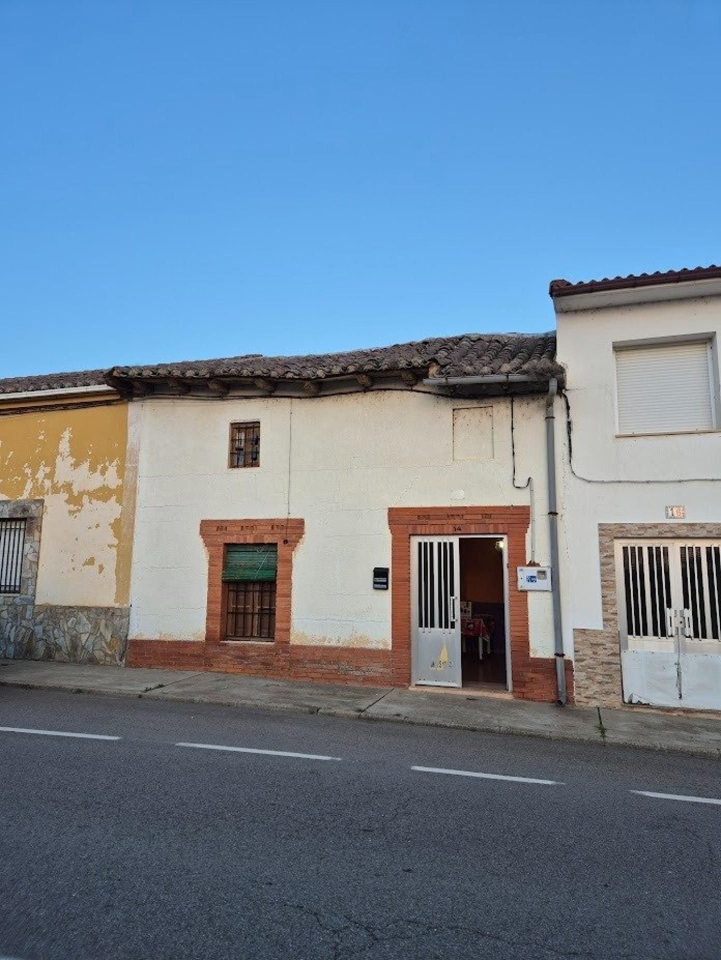 Vista exterior de Casa adosada en venda en Villademor de la Vega