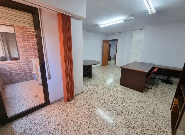 Premises for sale in Crevillent  with Air Conditioner