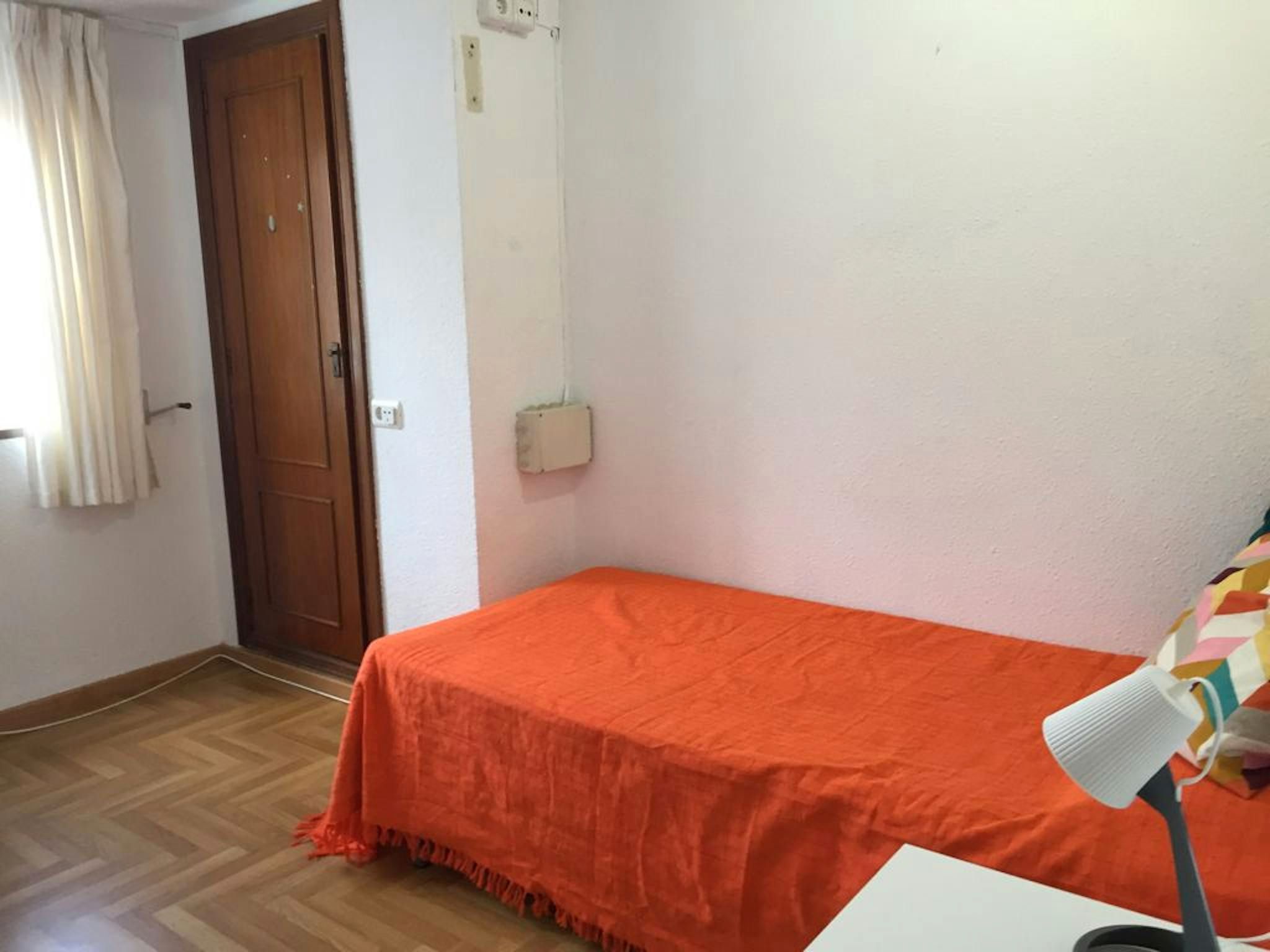 Habitación de Piso para compartir en  Valencia Capital con Calefacción, Amueblado y Lavadora