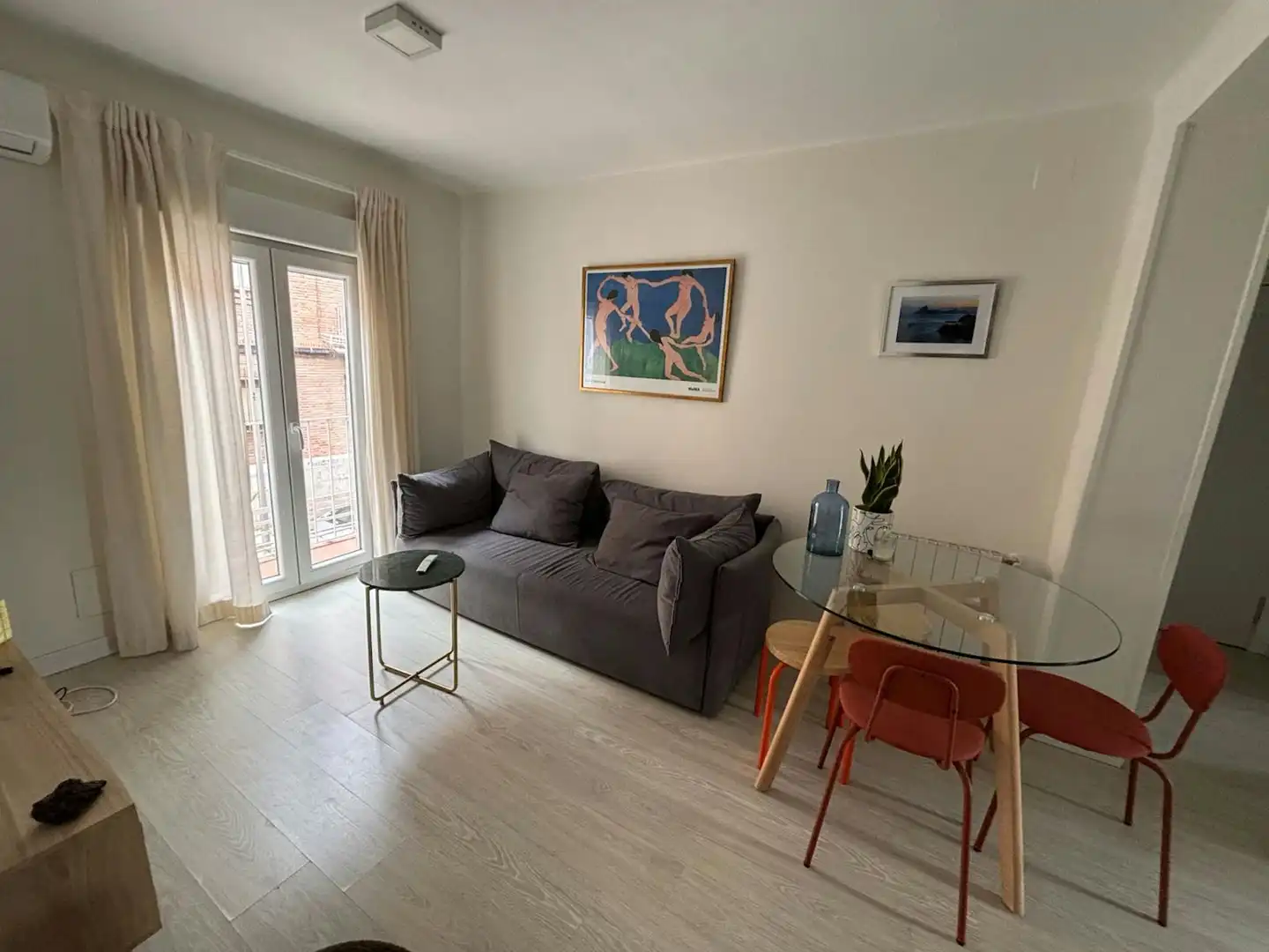 Wohnzimmer von Wohnung zur Miete in Madrid mit Klimaanlage, Privatgarten und Möbliert