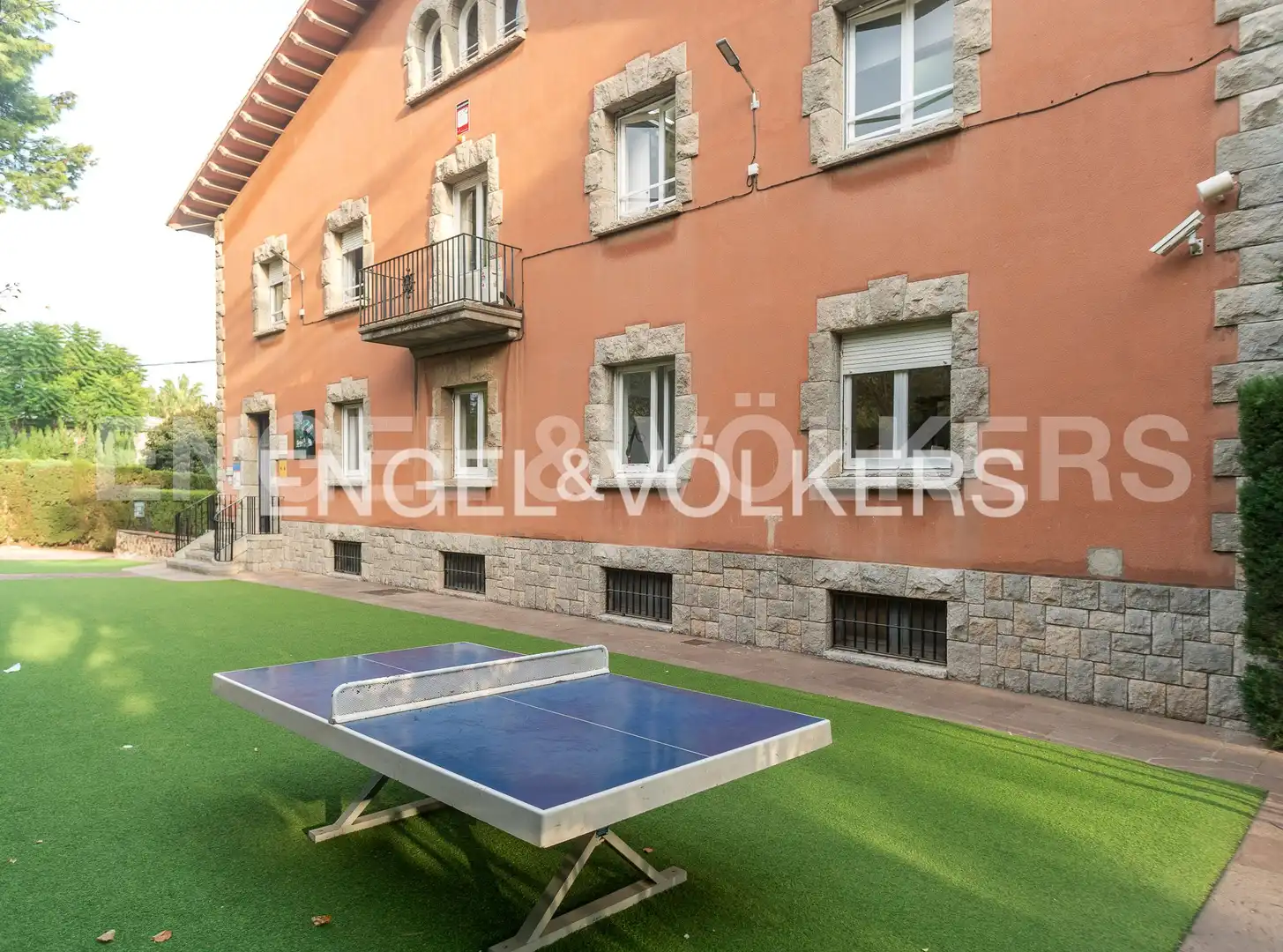 Vista exterior de Casa o xalet en venda en Barcelona amb Calefacció, Jardí privat i Terrassa