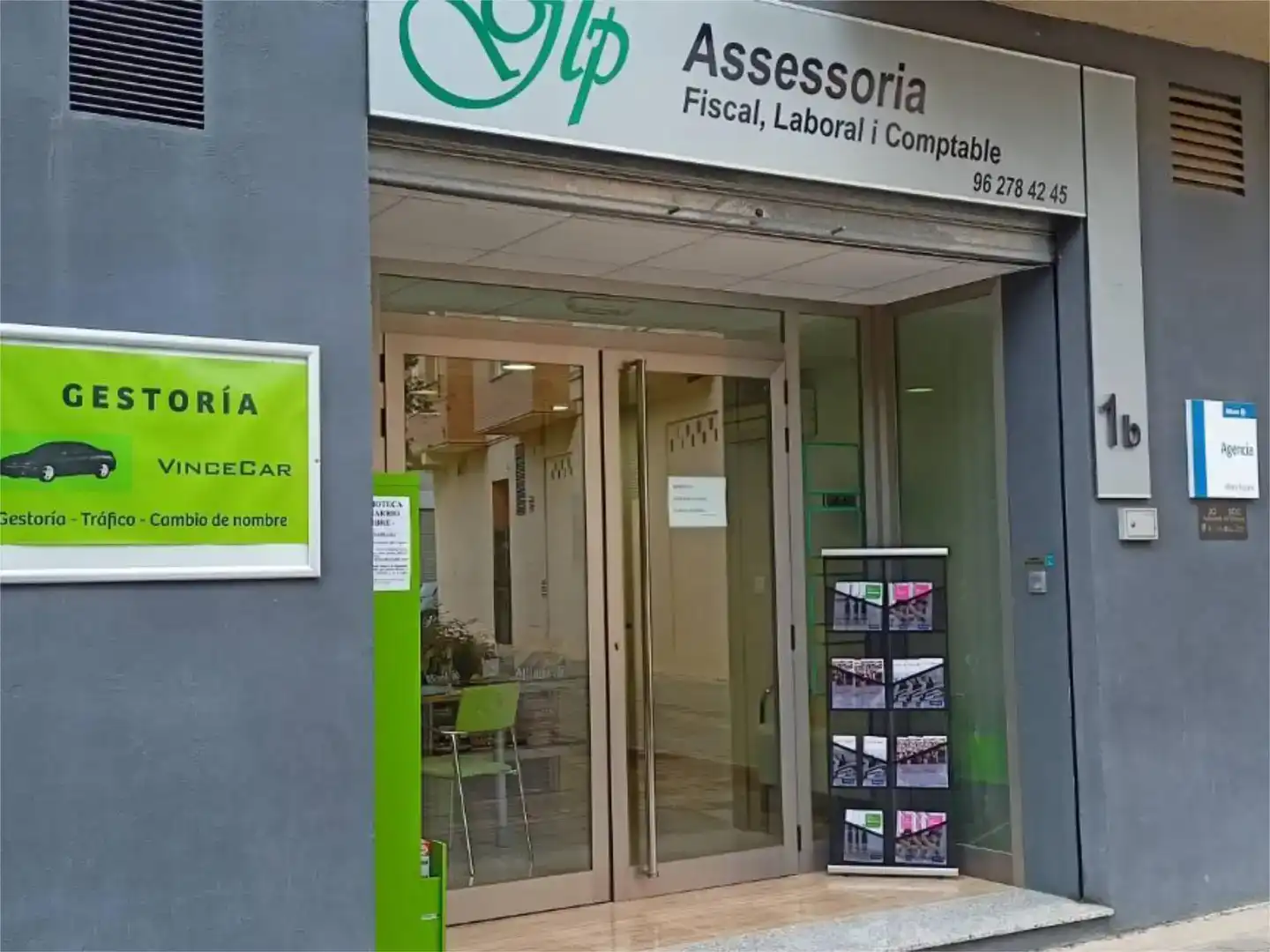 Commercial properties for rent in Carrer de Jaume Roig, 1, Parque de la Bombilla
