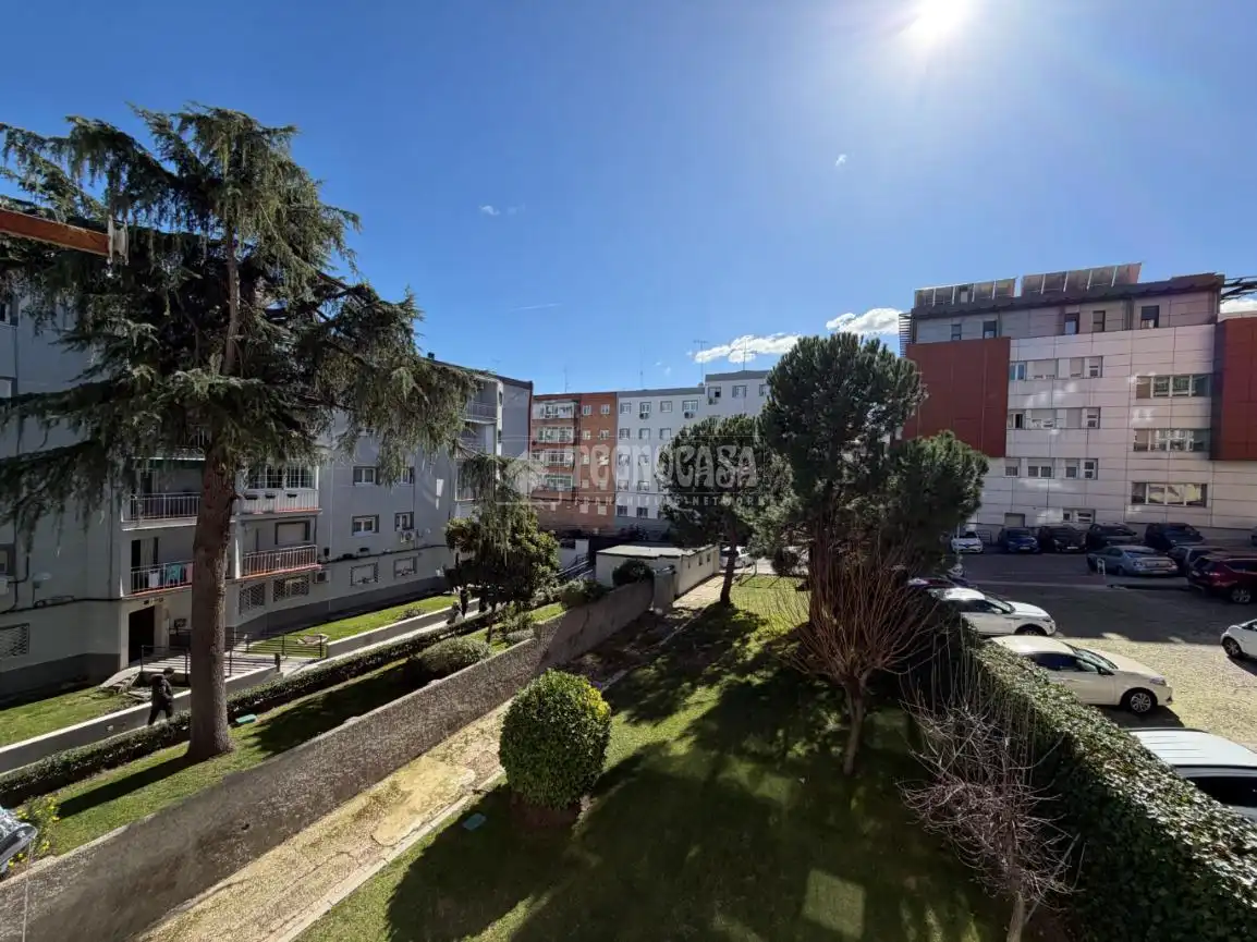 Vista exterior de Pis en venda en Madrid amb Calefacció, Parquet i Terrassa
