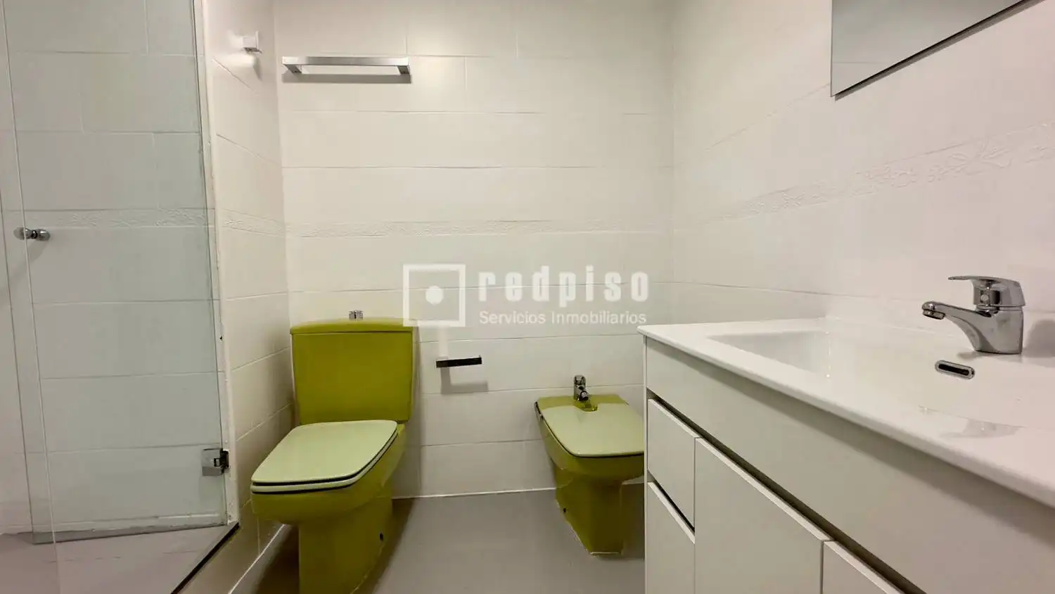 Bathroom of Flat for rent in Madrid  with Heating, Parquet flooring and Terrace