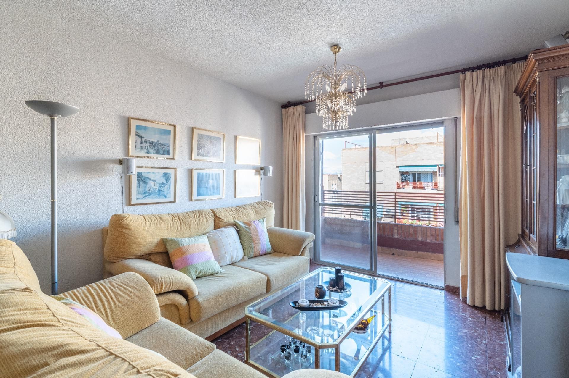 Living room of Flat for sale in  Granada Capital  with Terrace and Balcony