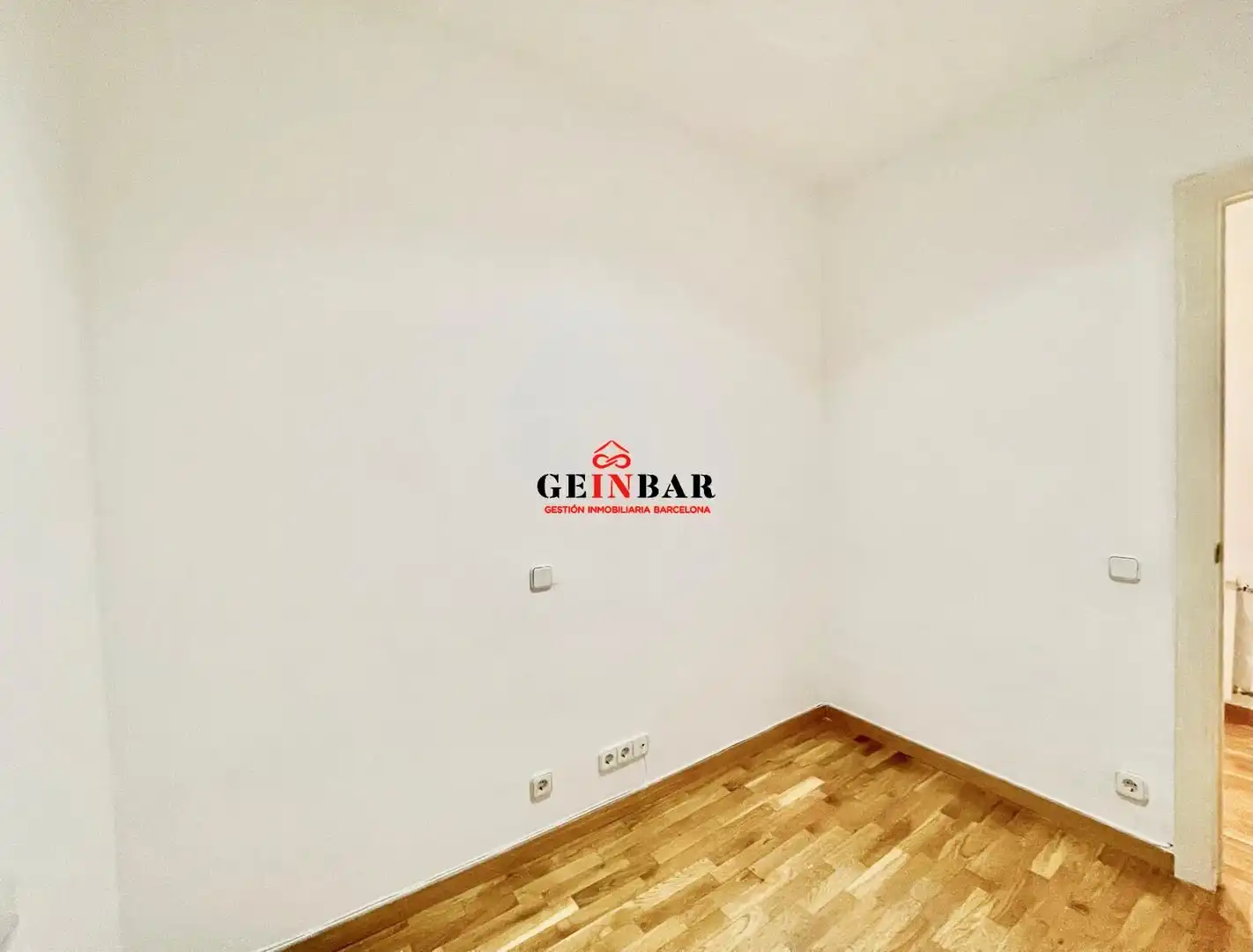 Piso en venta en Barcelona con Calefacción y Parquet