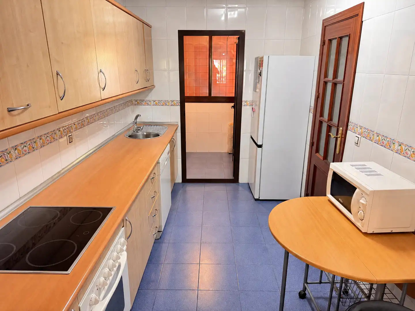 Cuina de Apartament en venda en Roquetas de Mar amb Aire condicionat, Terrassa i Piscina comunitària