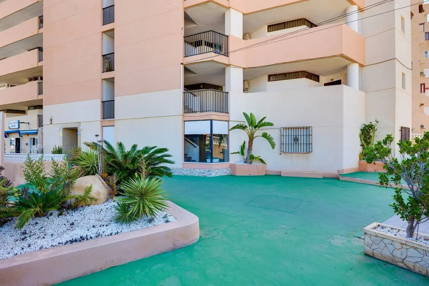 Vista exterior de Apartamento de alquiler en Torrevieja con Amueblado, Lavadora y Microondas