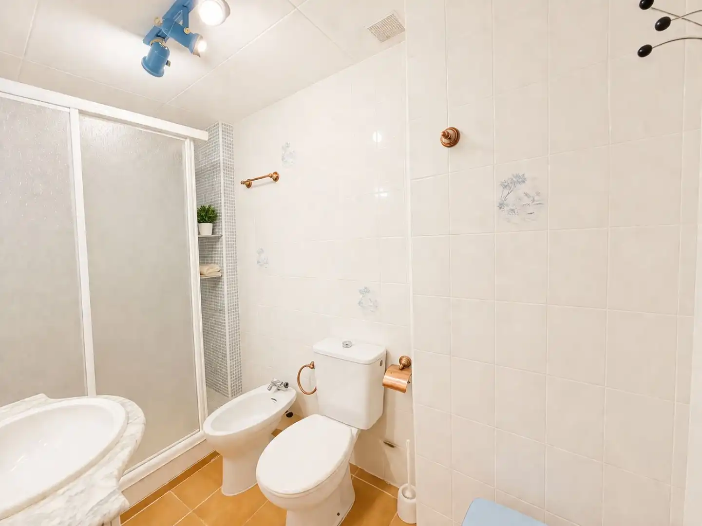 Bathroom of Houses for sale in Enguera  with Air Conditioner, Terrace and Furnished