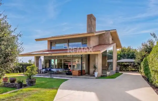 Vista exterior de Casa o chalet en venta en Vigo  con Aire acondicionado, Calefacción y Jardín privado