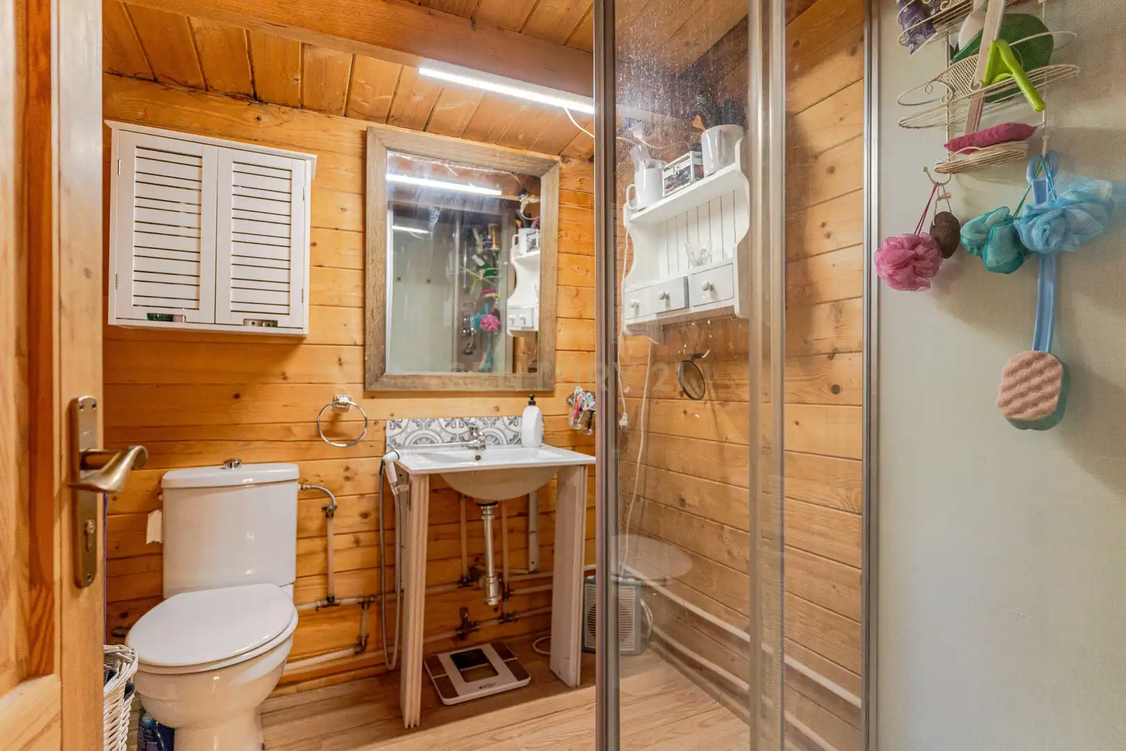 Bathroom of Houses for sale in Pinos Genil  with Air Conditioner, Private garden and Furnished