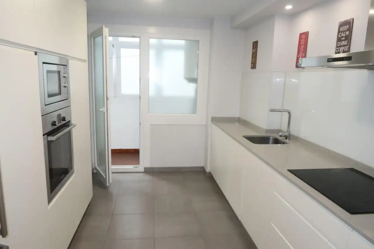 Piso con ascensor en venta en Almirante Romay, imagen 3