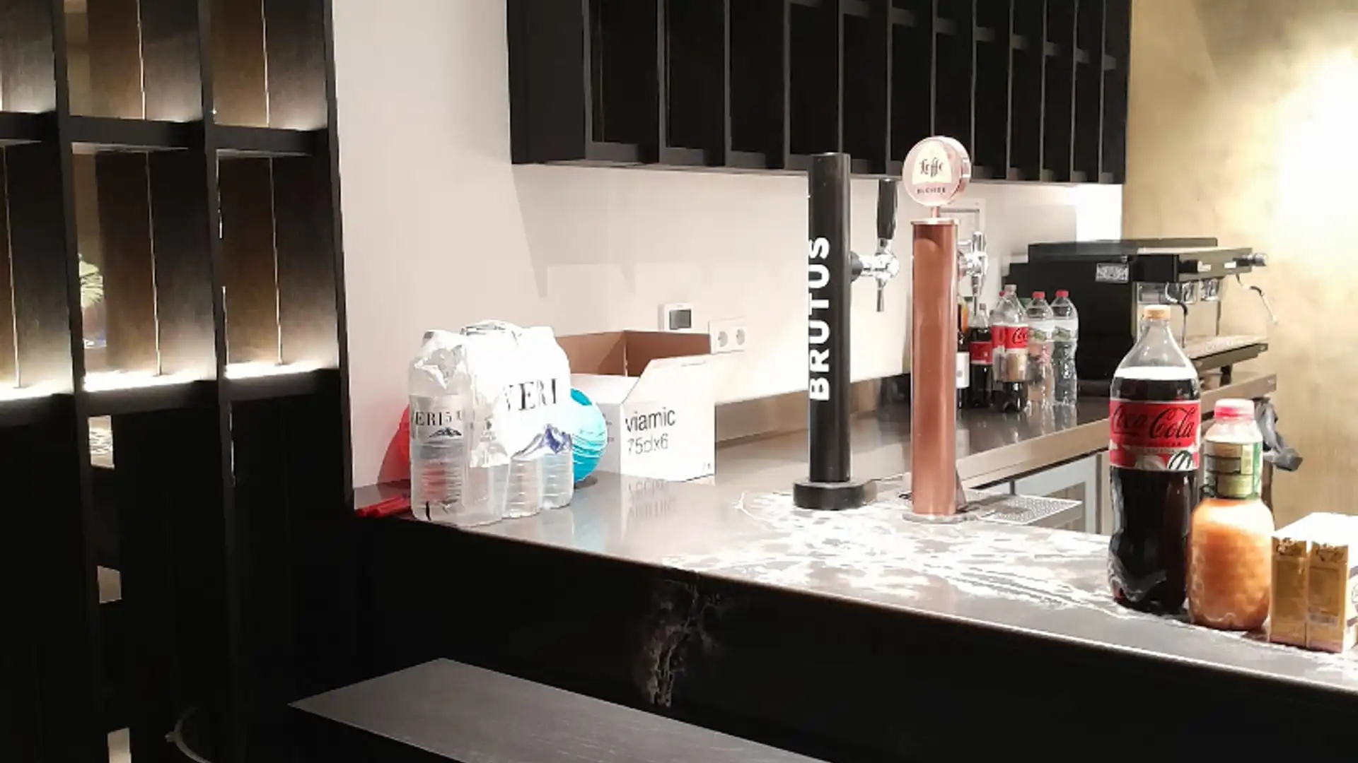 Local en traspaso en Vic con Aire acondicionado, Calefacción y Amueblado