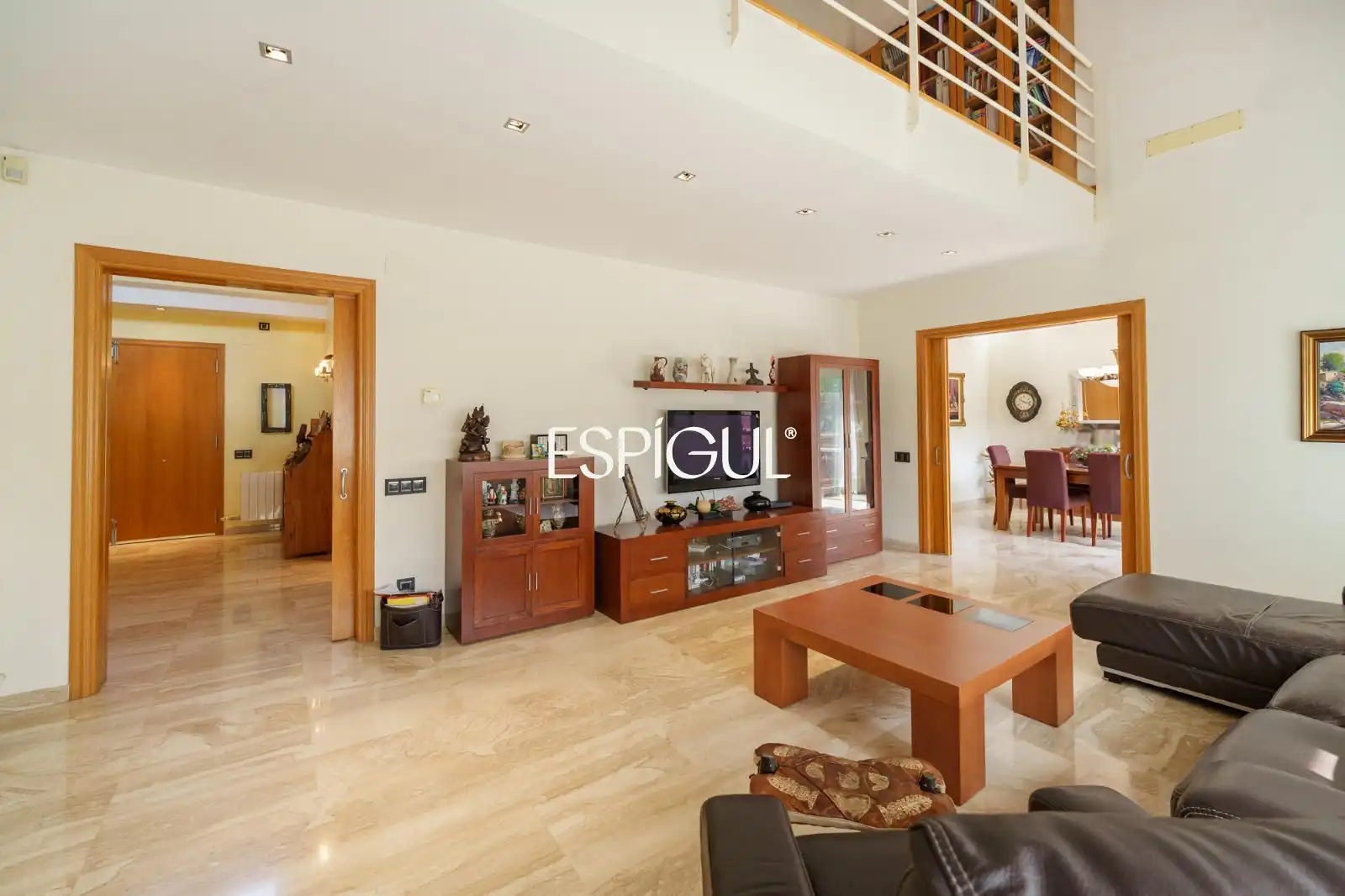 Living room of Houses for sale in Sant Cugat del Vallès  with Air Conditioner, Heating and Storage room