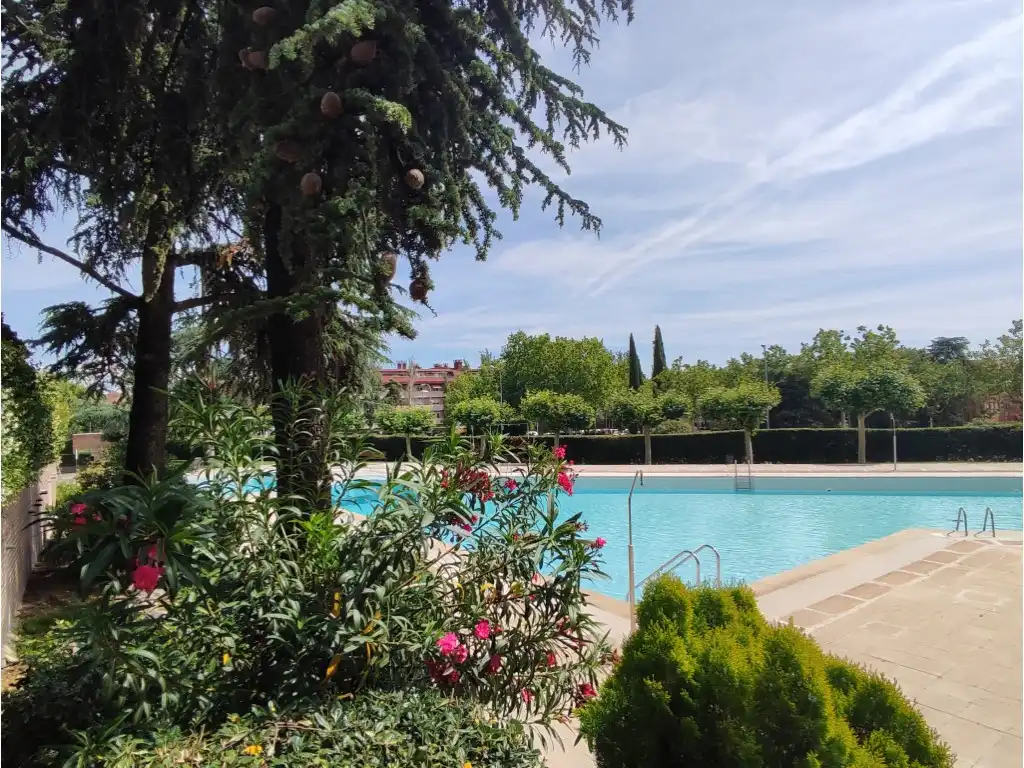 Schwimmbecken von Erdgeschoss zum Verkauf in Majadahonda mit Gemeinschaftspool