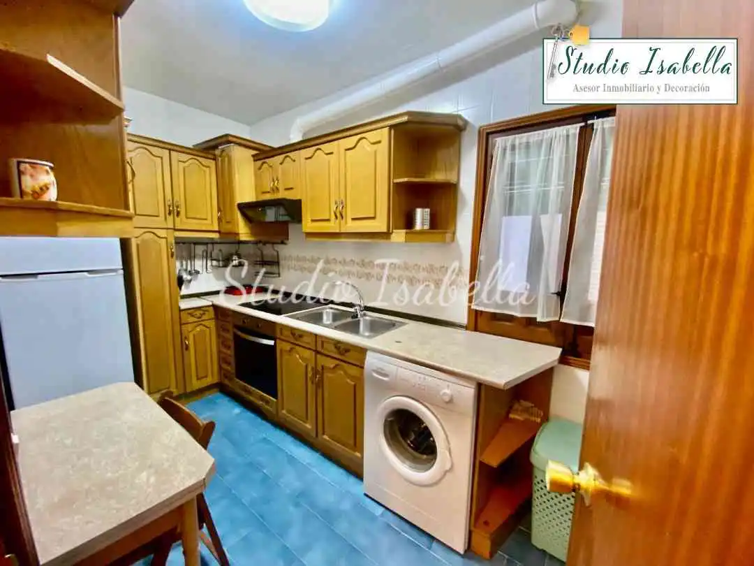 Flat for rent in Cuesta Santa Leocadia, Casco Histórico