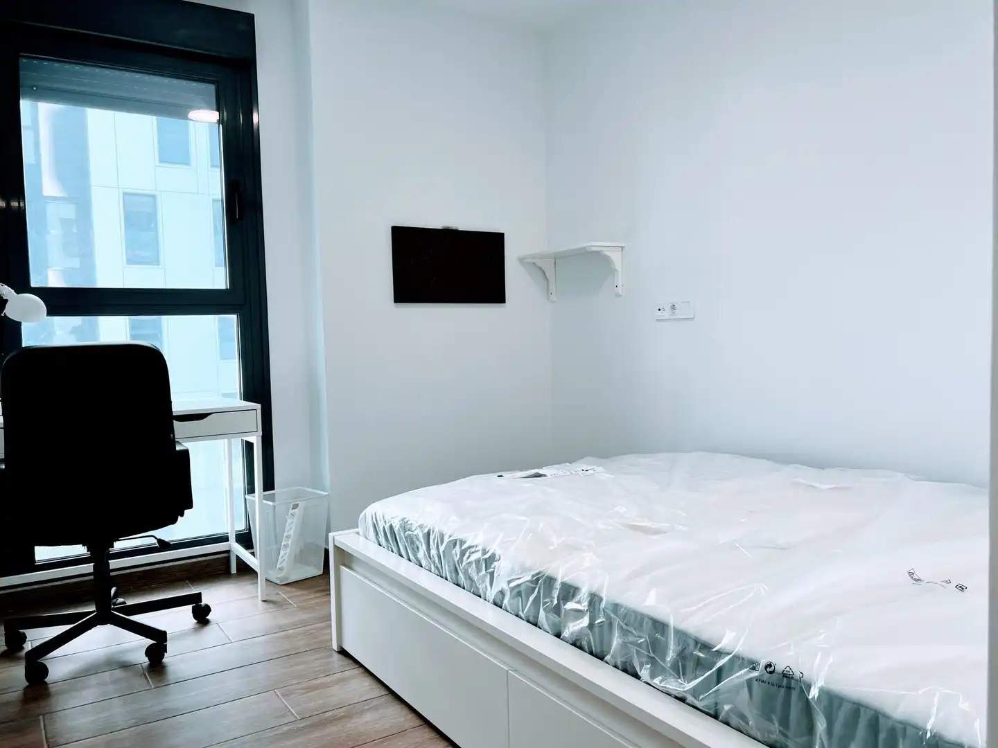 Schlafzimmer von Wohnung zur Miete in Valencia mit Terrasse, Abstellraum und Möbliert