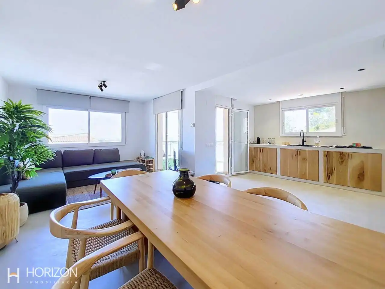 Sala de estar de Casa adosada en venta en Calafell con Aire acondicionado, Calefacción y Jardín privado