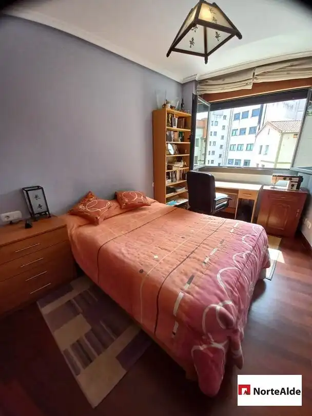 Habitación de Piso en venta en Barakaldo  con Calefacción, Trastero y Balcón