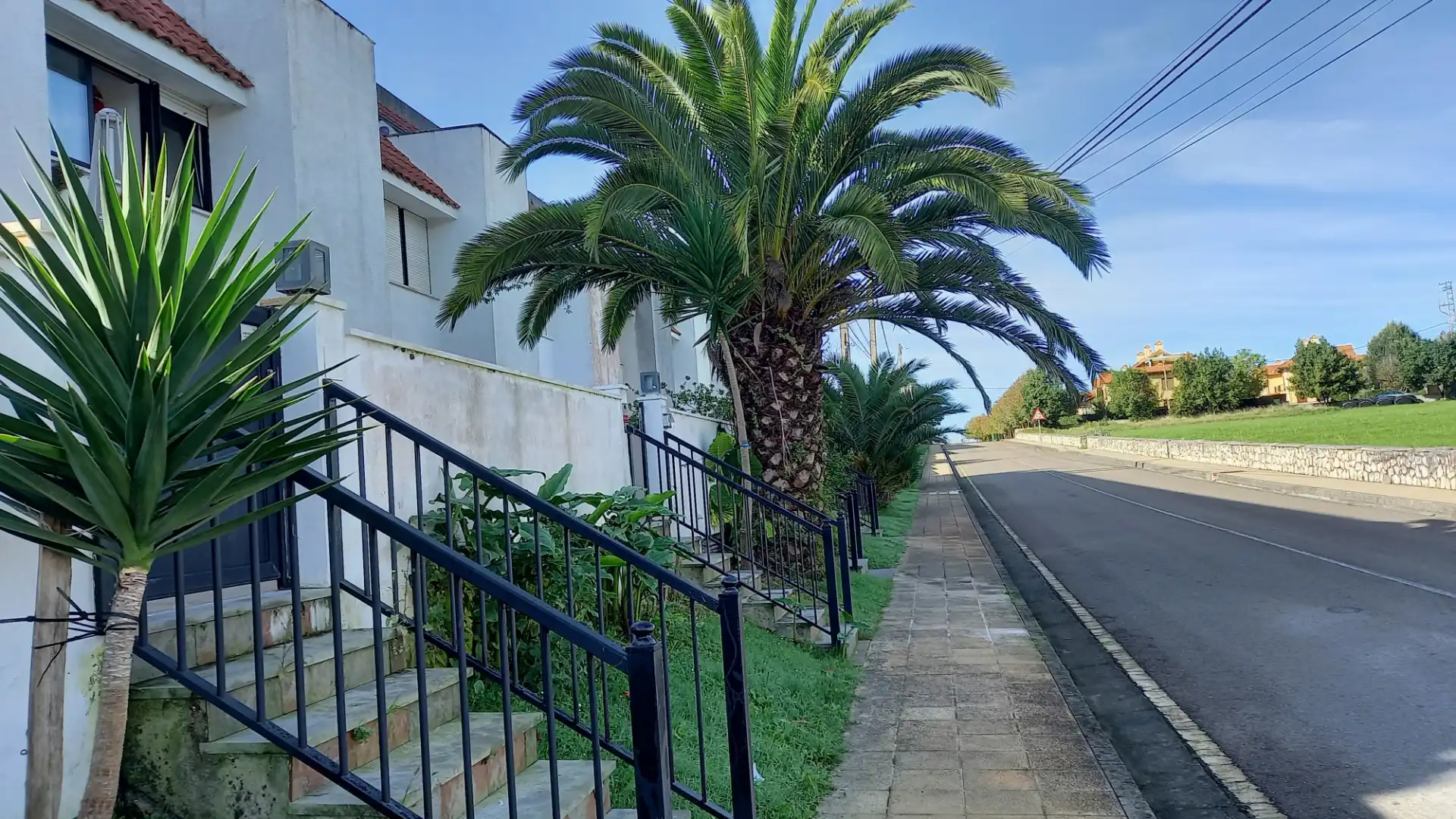 Vista exterior de Casa adosada en venda en Ribamontán al Mar amb Calefacció, Jardí privat i Parquet