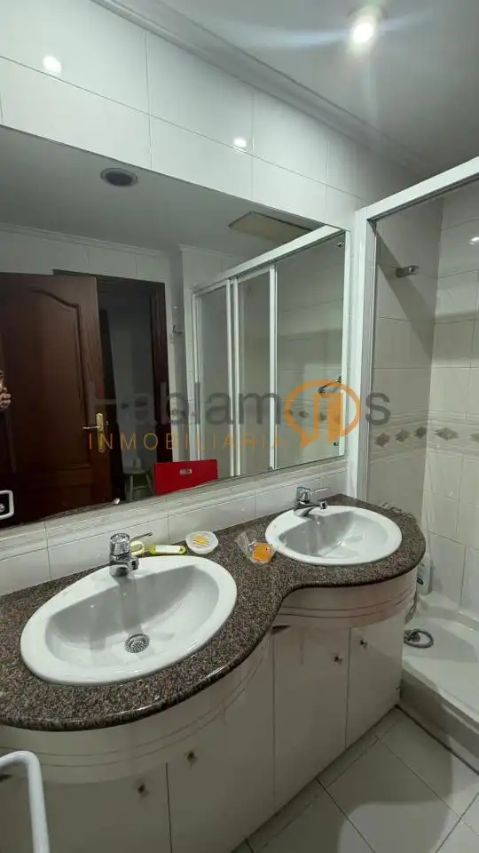 Baño de Piso en venta en Pontevedra Capital  con Calefacción, Parquet y Trastero