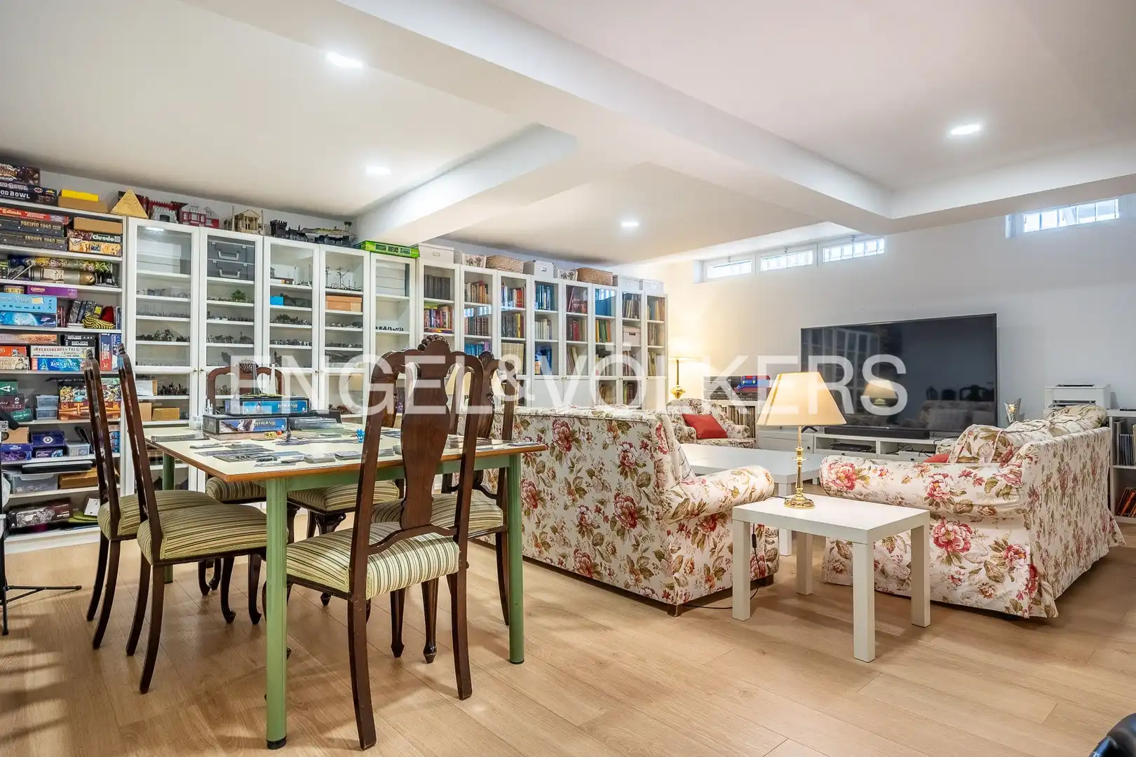 Houses for sale in Sevilla  with Air Conditioner, Heating and Private garden