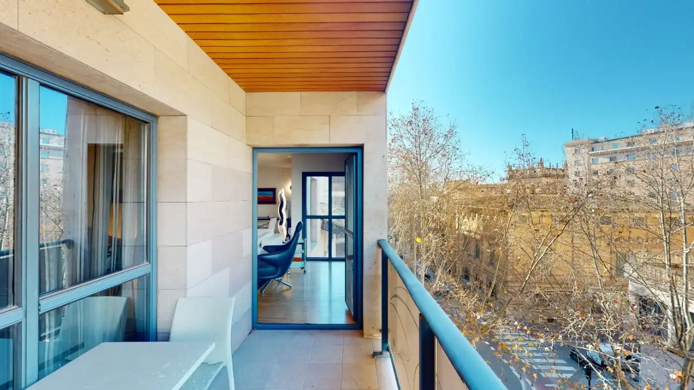 Piso con terraza en venta en Calle Baró de Pinopar 14, imagen 2