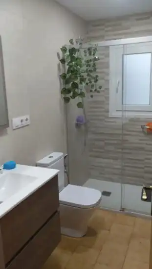 Baño de Piso en venta en Roda de Ter con Calefacción