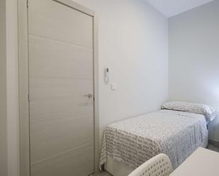 Bedroom of Flat to share in  Madrid Capital  with Air Conditioner and Terrace