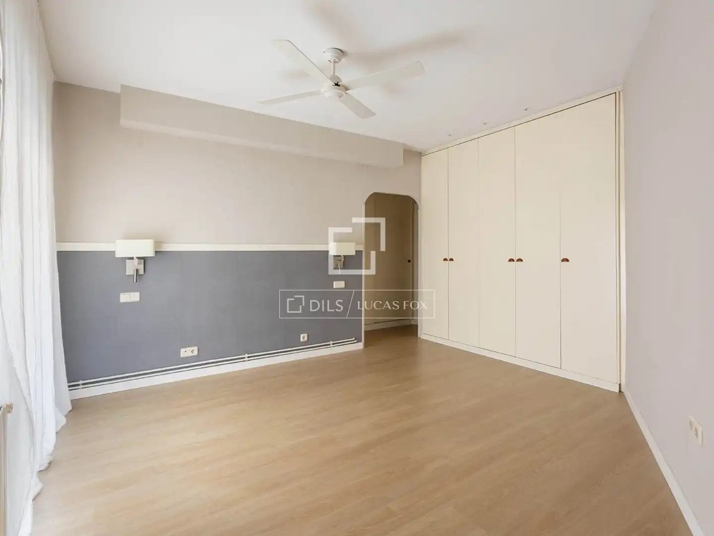 Schlafzimmer von Wohnung zum Verkauf in Barcelona mit Klimaanlage und Heizung