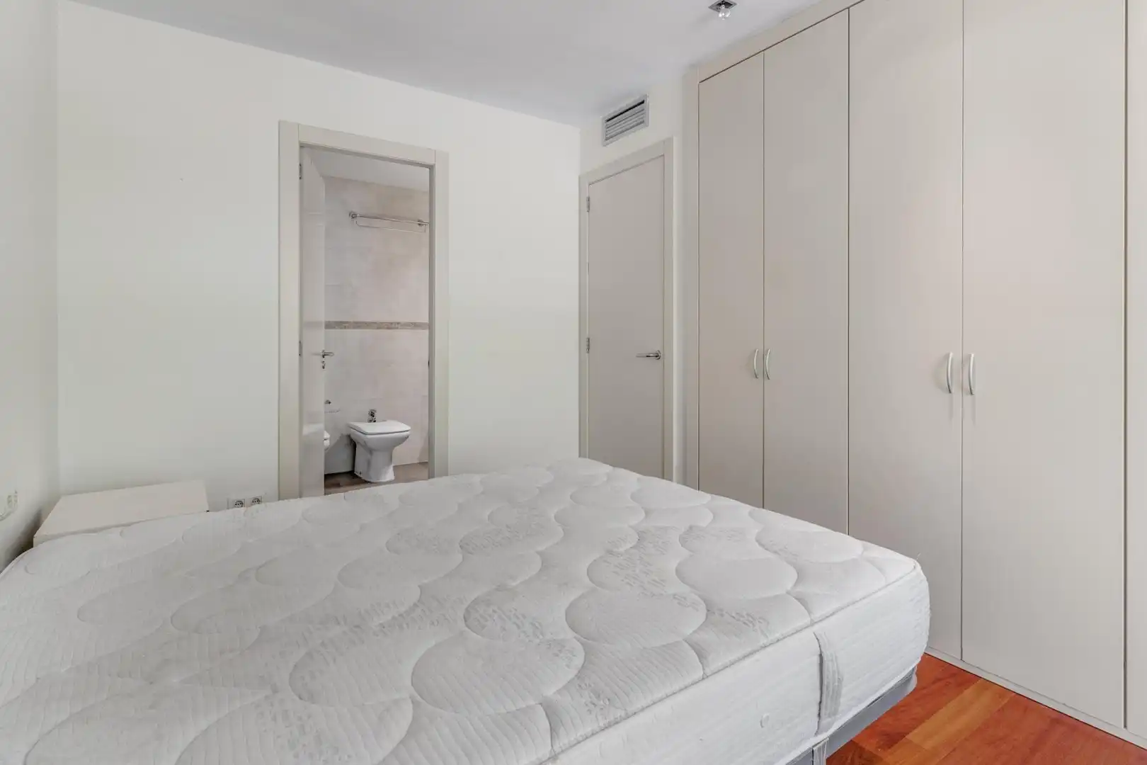 Habitación de Piso en venta en Sant Adrià de Besòs con Aire acondicionado, Calefacción y Jardín privado