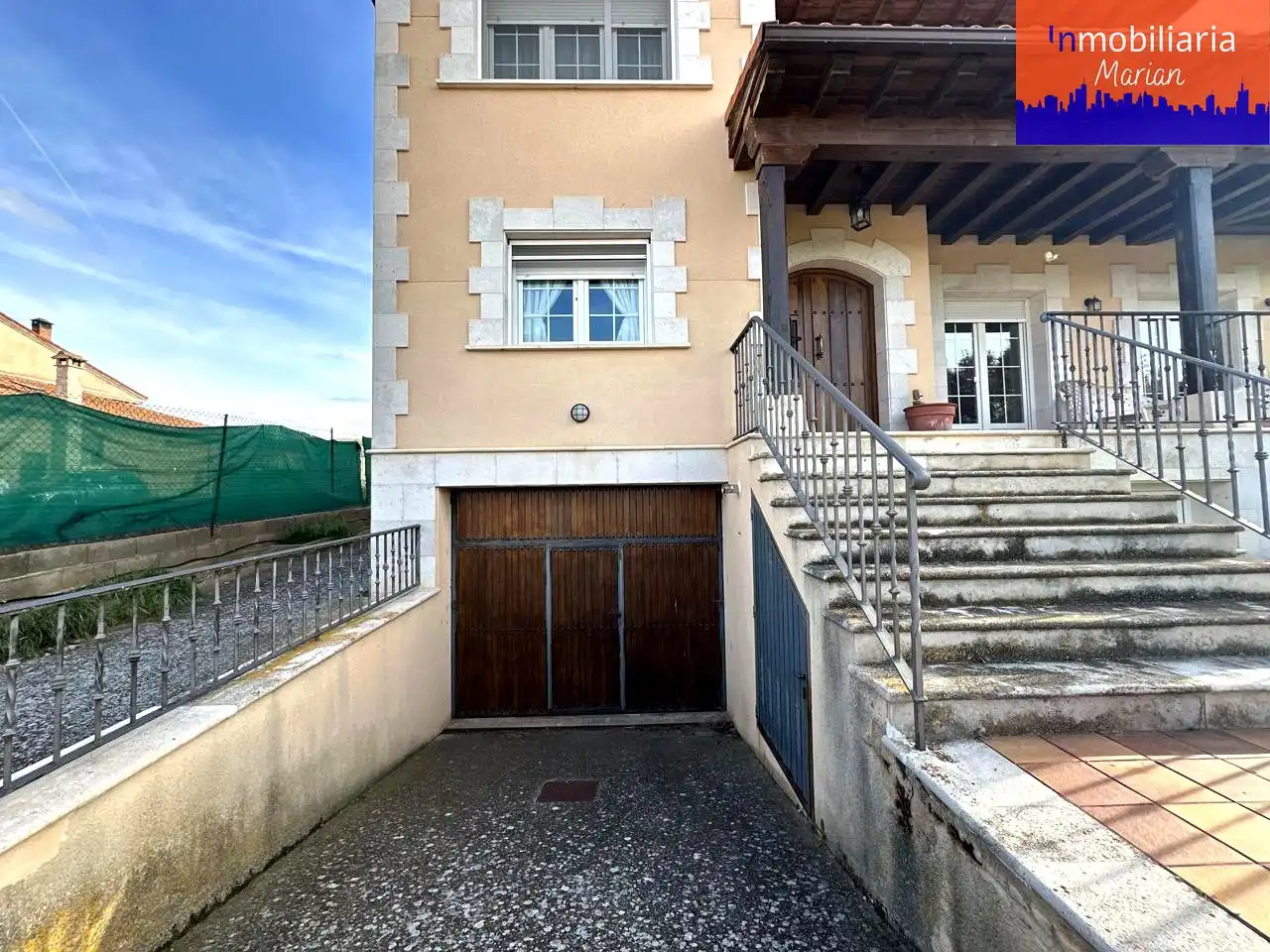 Vista exterior de Casa o xalet en venda en Milagros amb Calefacció, Jardí privat i Terrassa