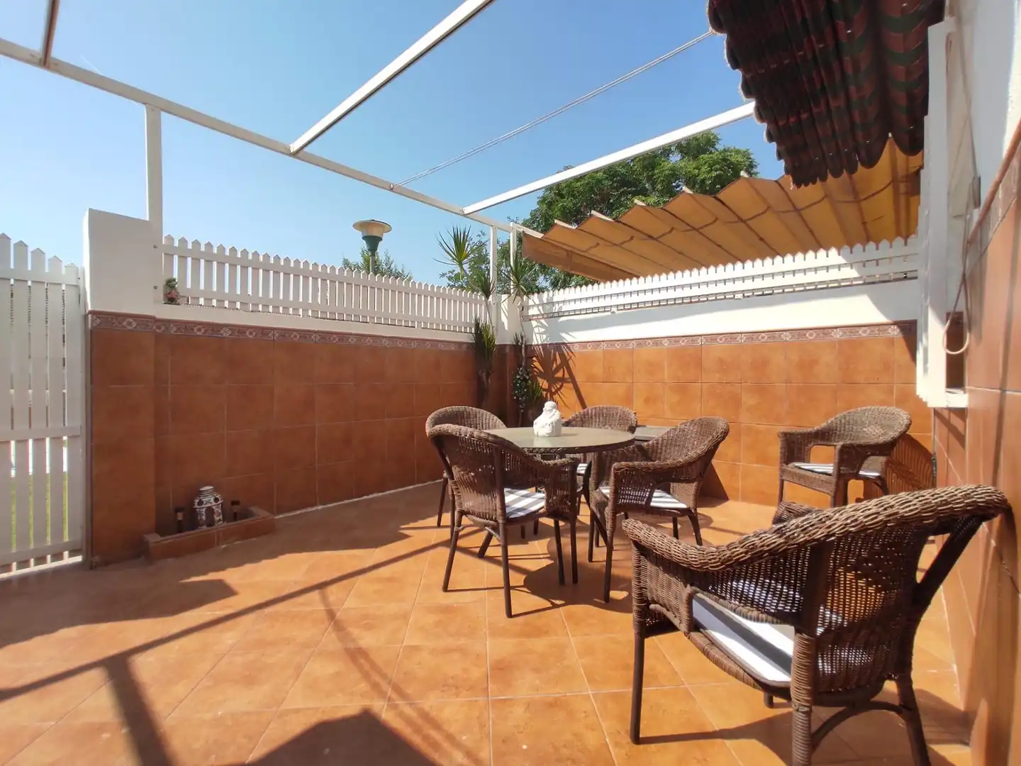 Terrassa de Casa adosada de lloguer en Dos Hermanas amb Aire condicionat, Jardí privat i Moblat