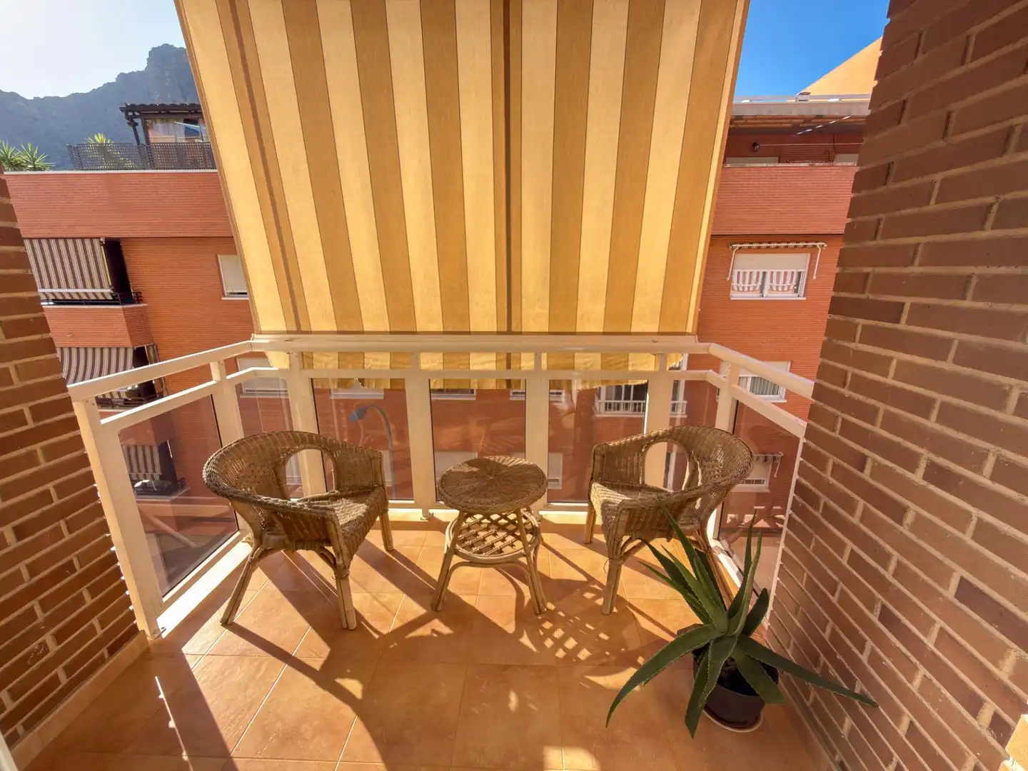 Piso con terraza en venta en Avenida JUAN PABLO II 13