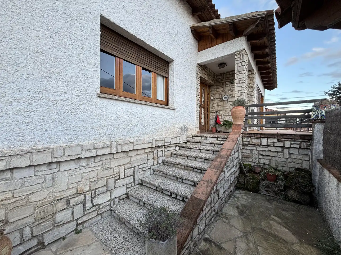 Außenansicht von Haus oder Chalet zum Verkauf in Vallbona d'Anoia mit Terrasse und Schwimmbad